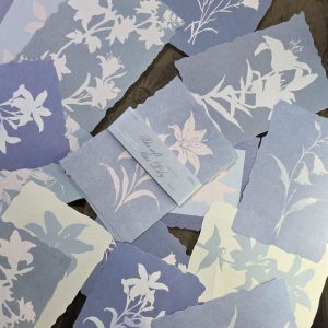 Papel decorativo Soft Blue Lily
