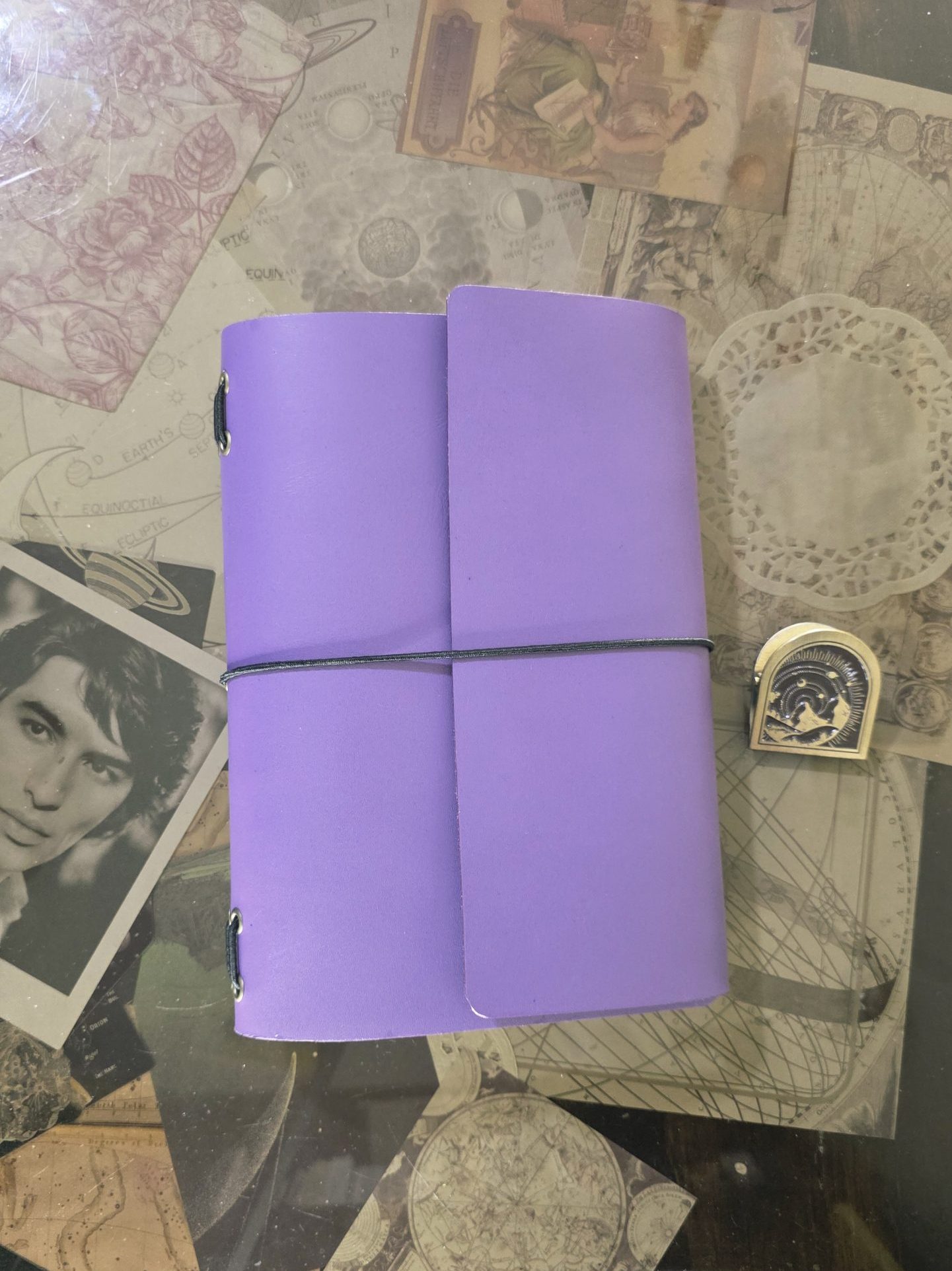 Travel Journal A5 Cuero Morado