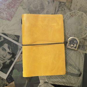 Travel Journal A5 Simple – Cuero amarillo