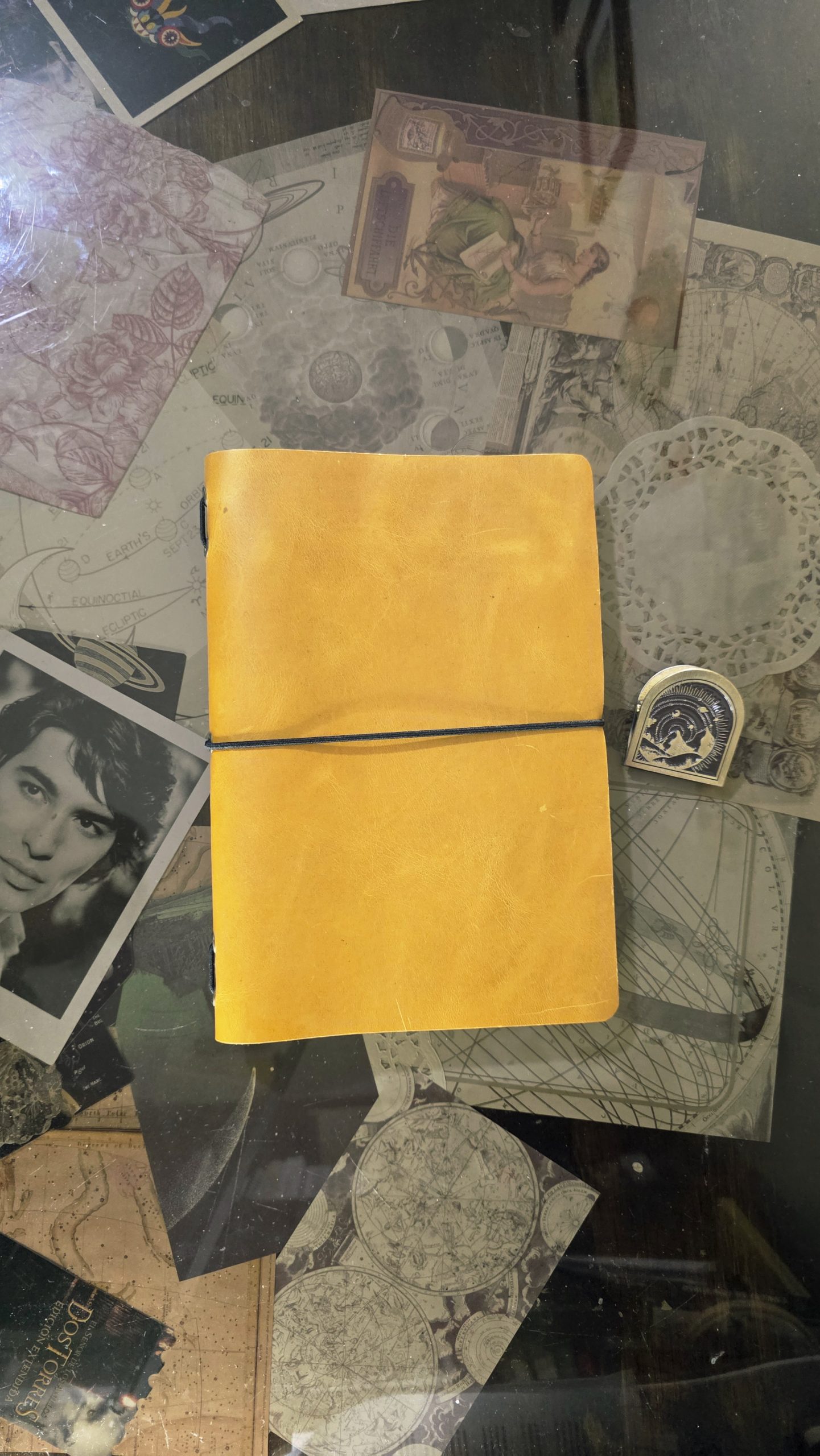 Travel Journal A5 Simple – Cuero amarillo